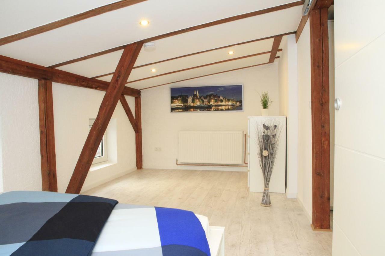 Gemuetliche Dachgeschosswohnung Mit Altbaucharme Apartment Lubeck
